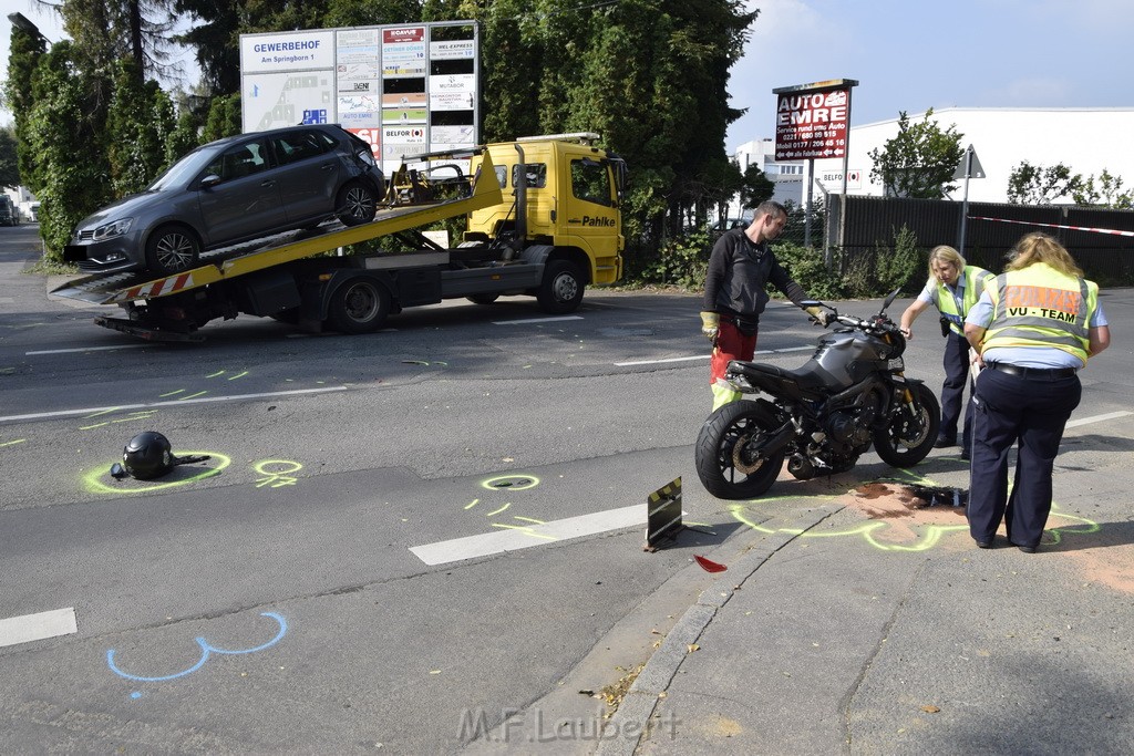 Schwerer Krad PKW Unfall Koeln Muelheim Am Springborn Cottbuserstr P147.JPG - Miklos Laubert